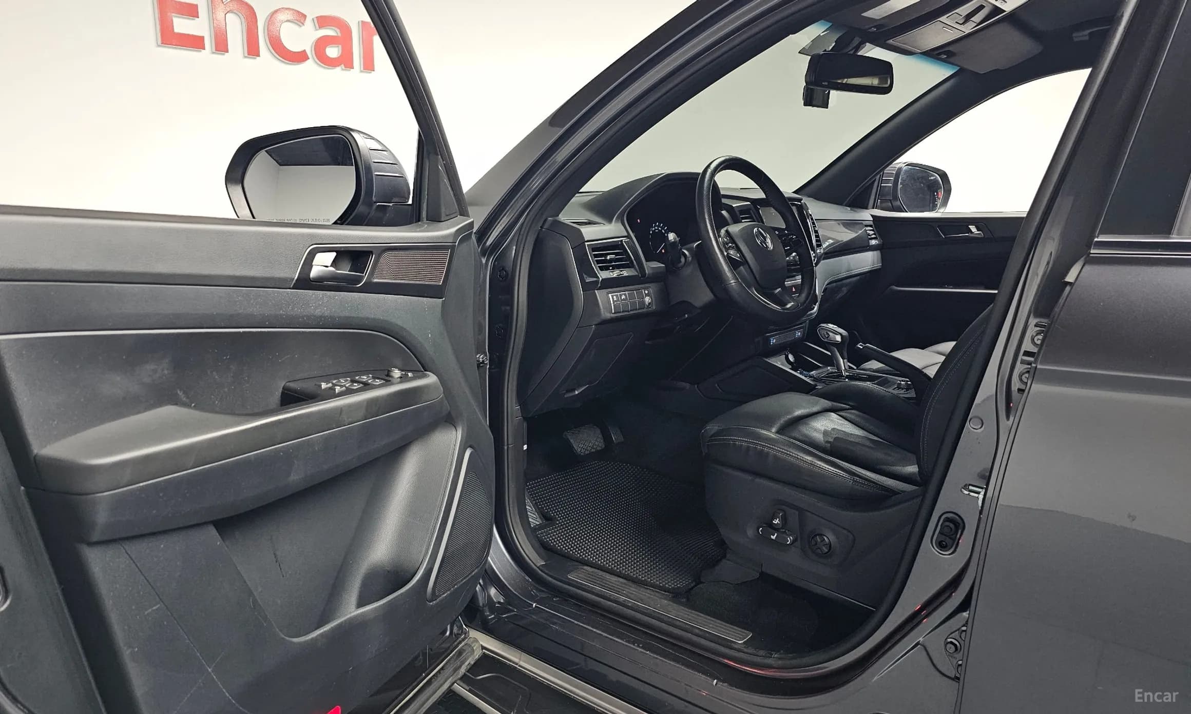 Rexton Sports Khan