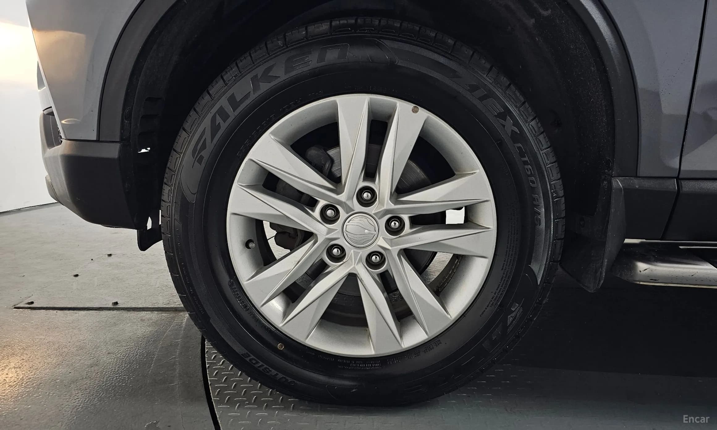 Rexton Sports Khan