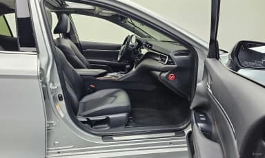 Camry (XV70)
