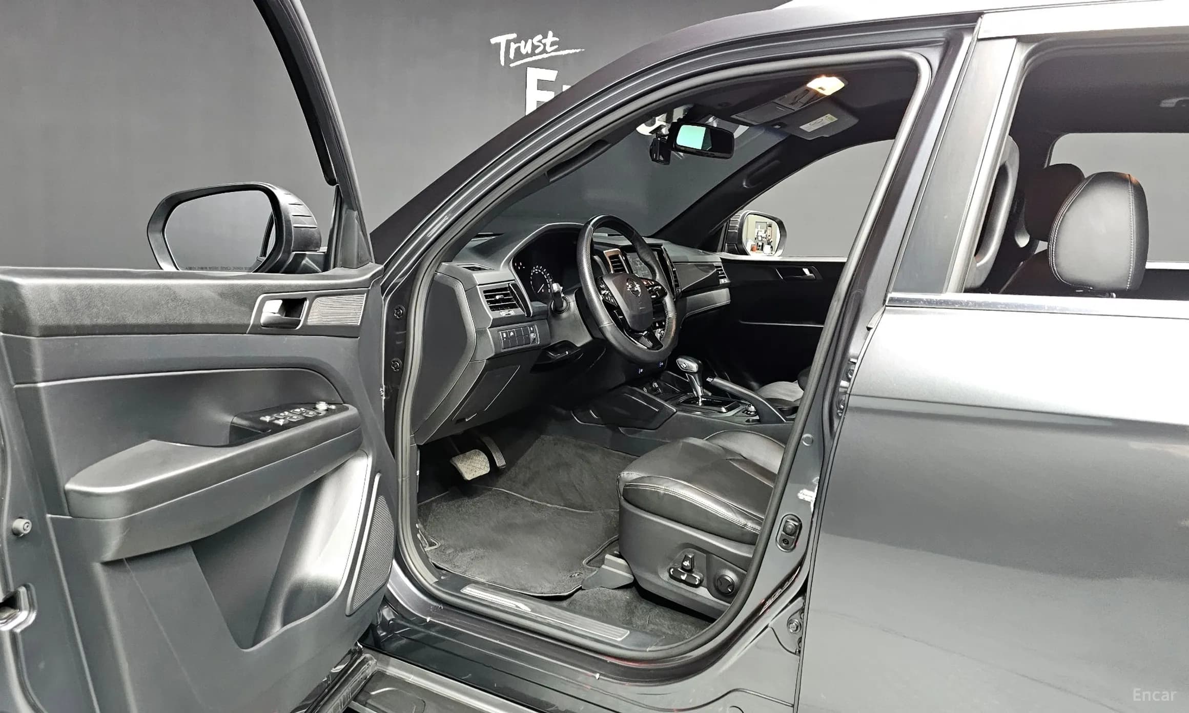 Rexton Sports Khan