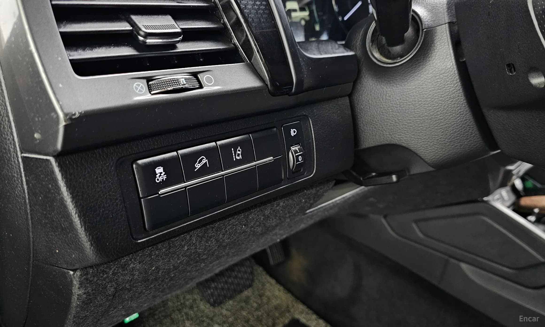 Rexton Sports Khan