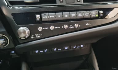 ES300h 7th Generation