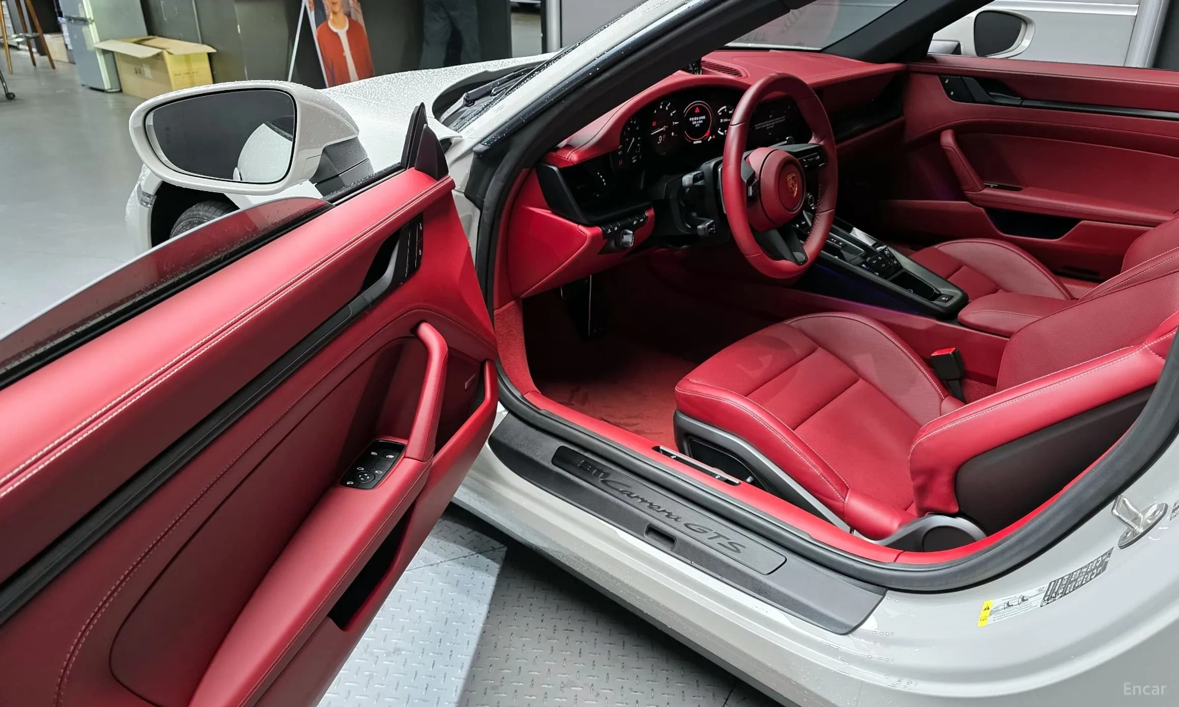 911 (992)