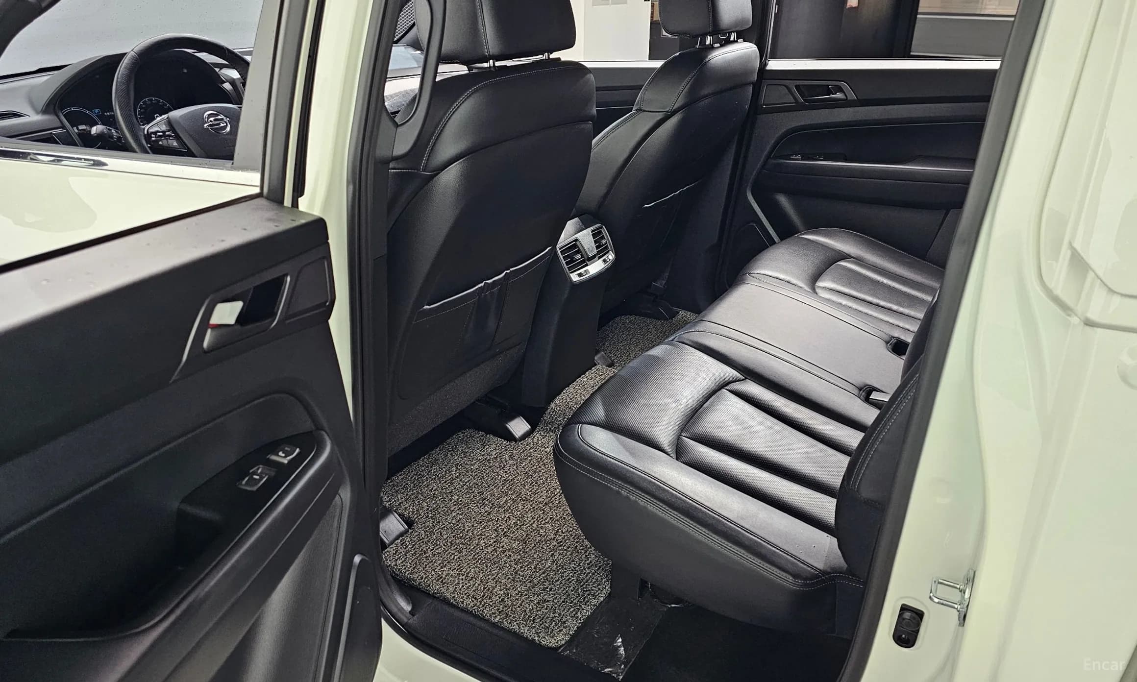 Rexton Sports Khan