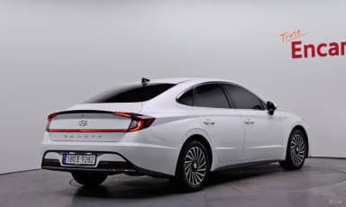 Sonata Hybrid (DN8)