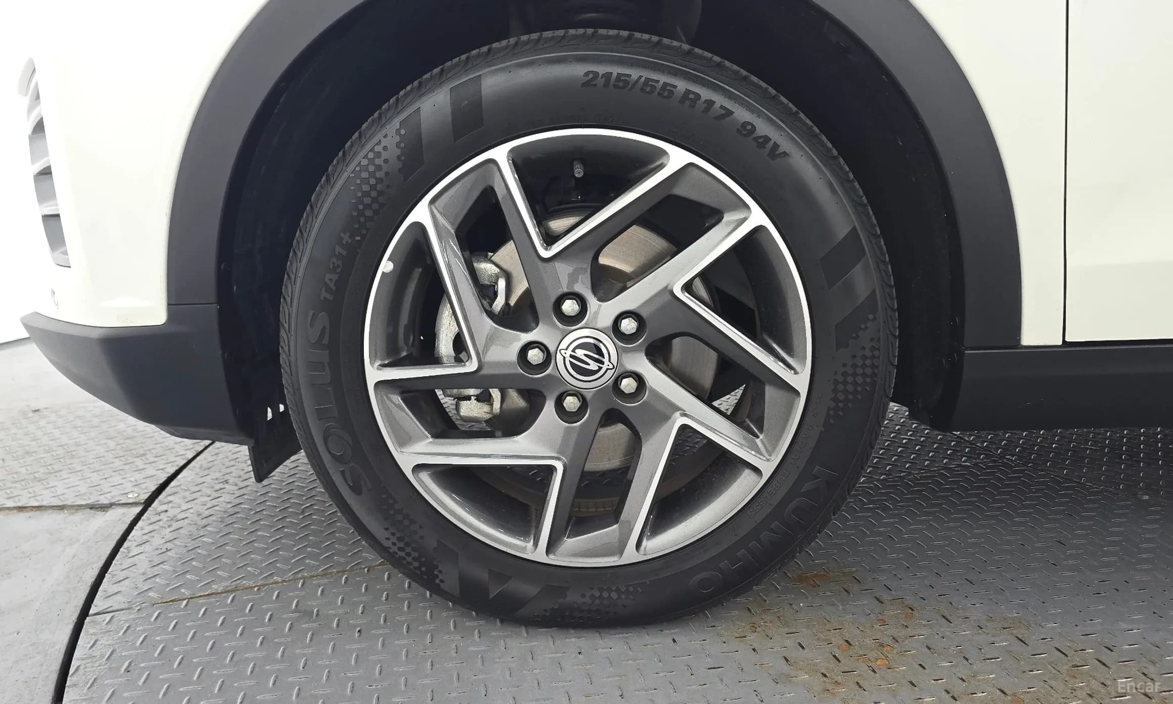 Berry New Tivoli