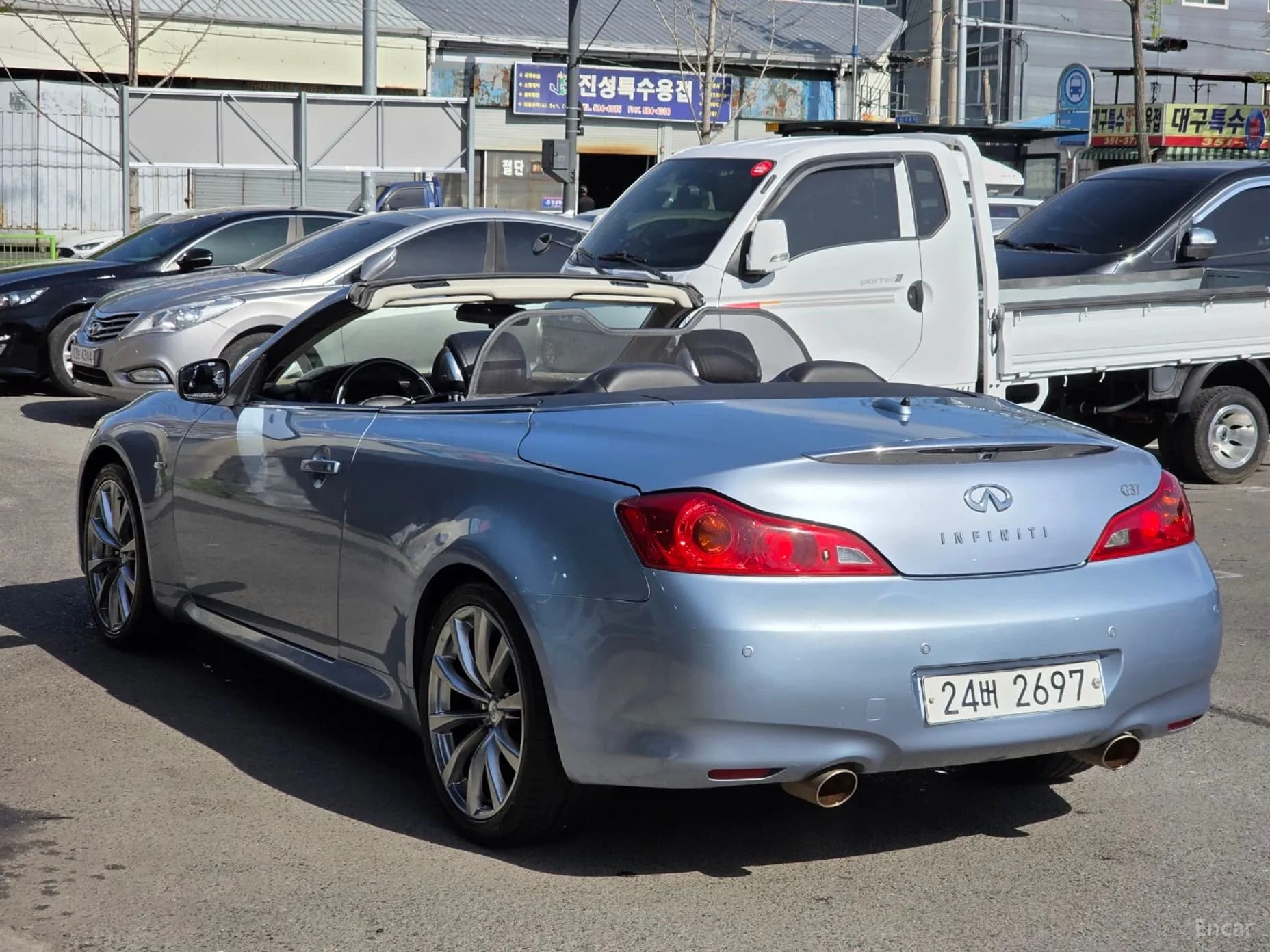 G37