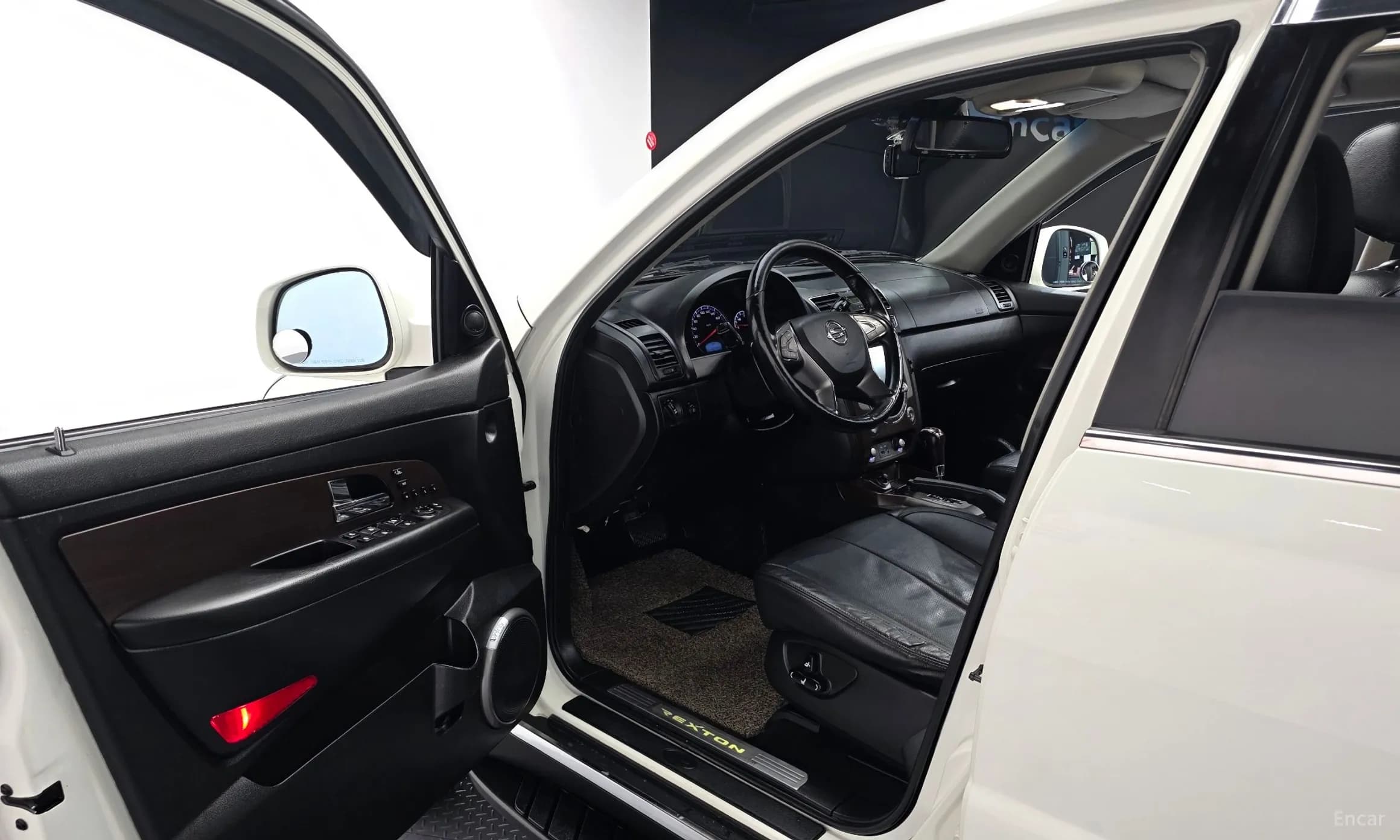 Rexton W