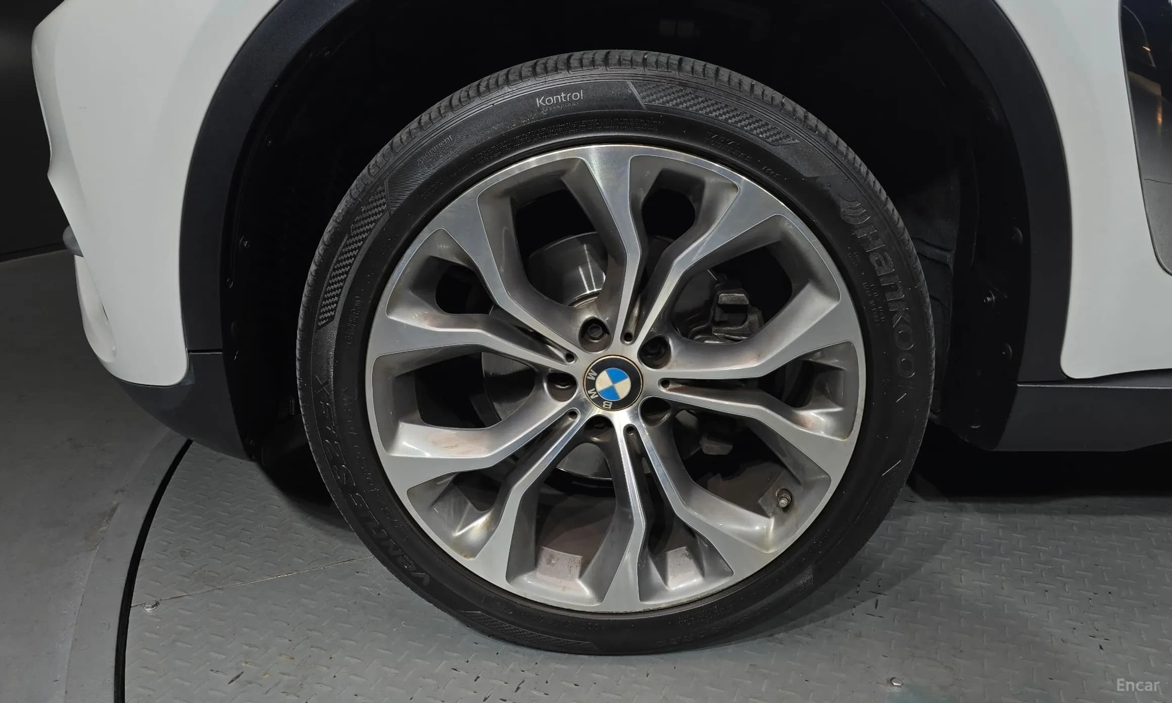 X6 (F16)