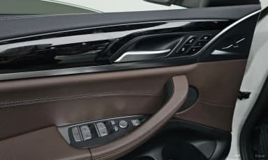 X4 (G02)