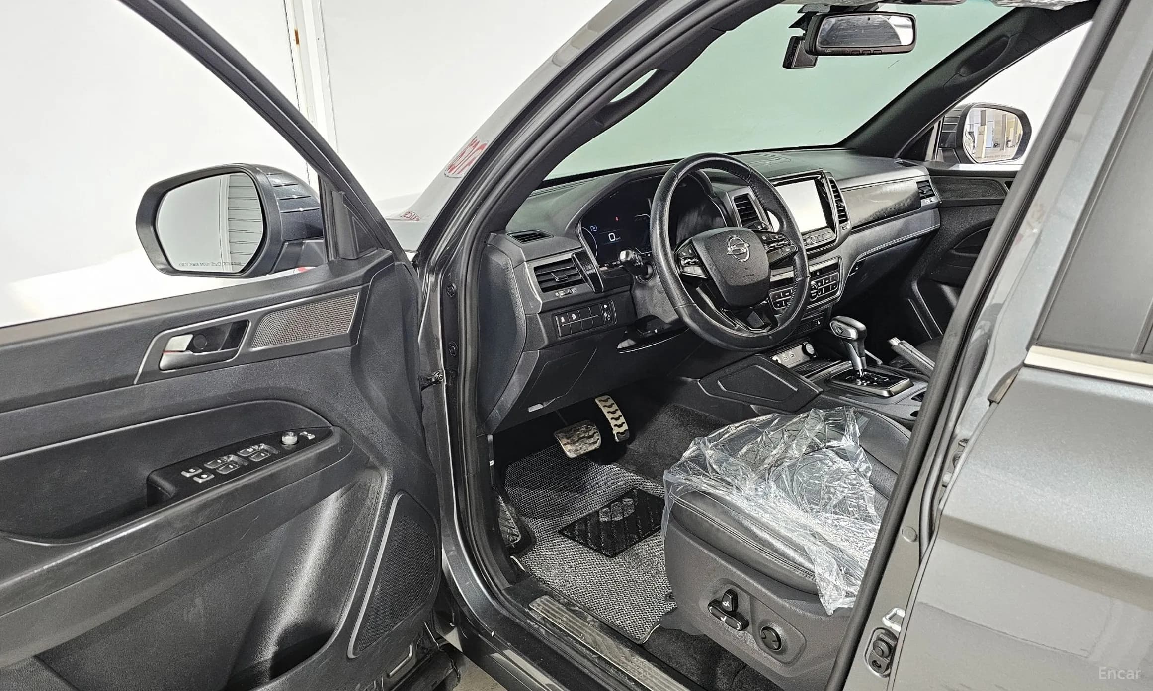 Rexton Sports Khan