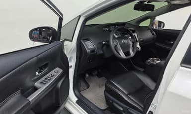 Prius V