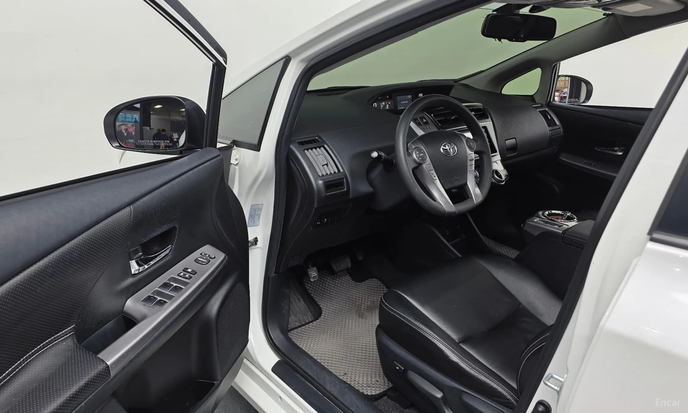 Prius V