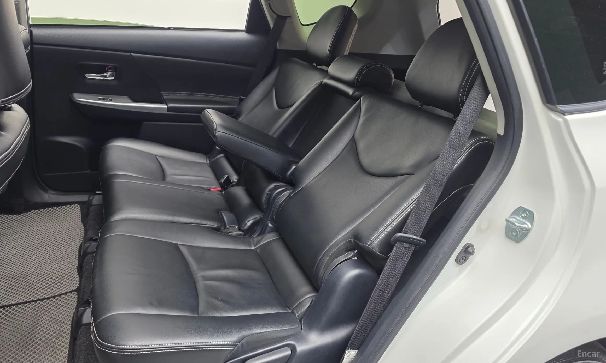 Prius V