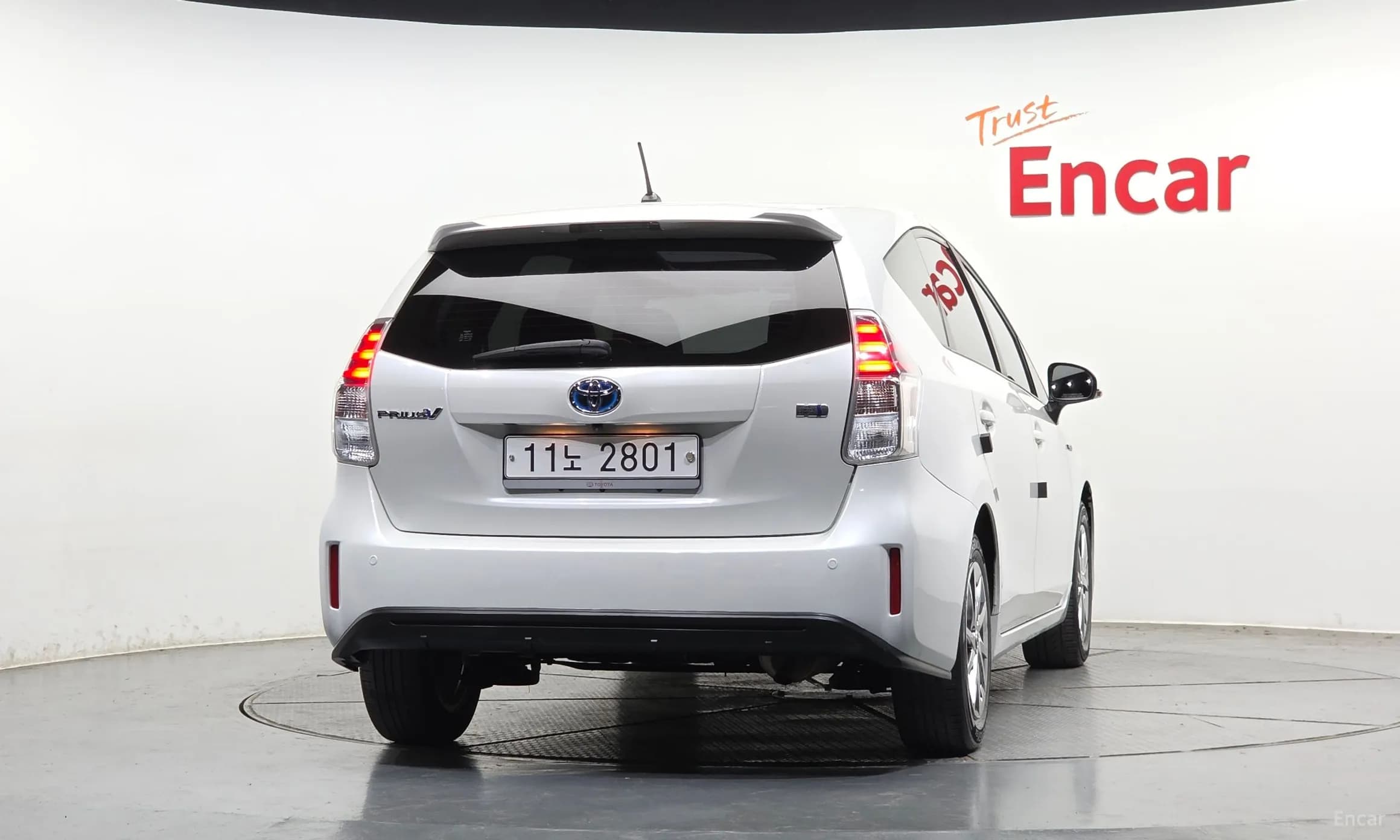 Prius V