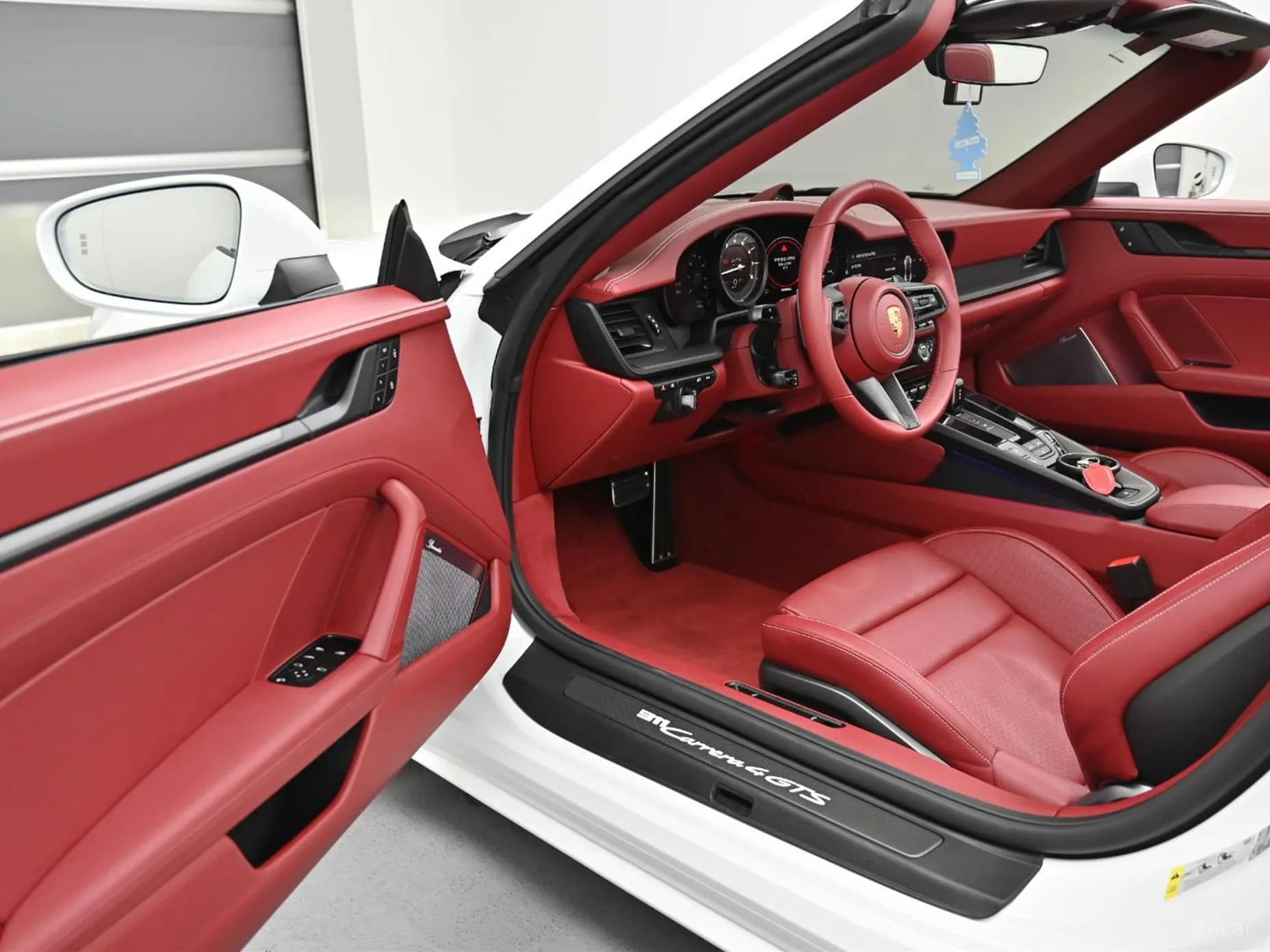 911 (992)
