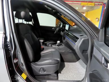 Rexton Sports Khan