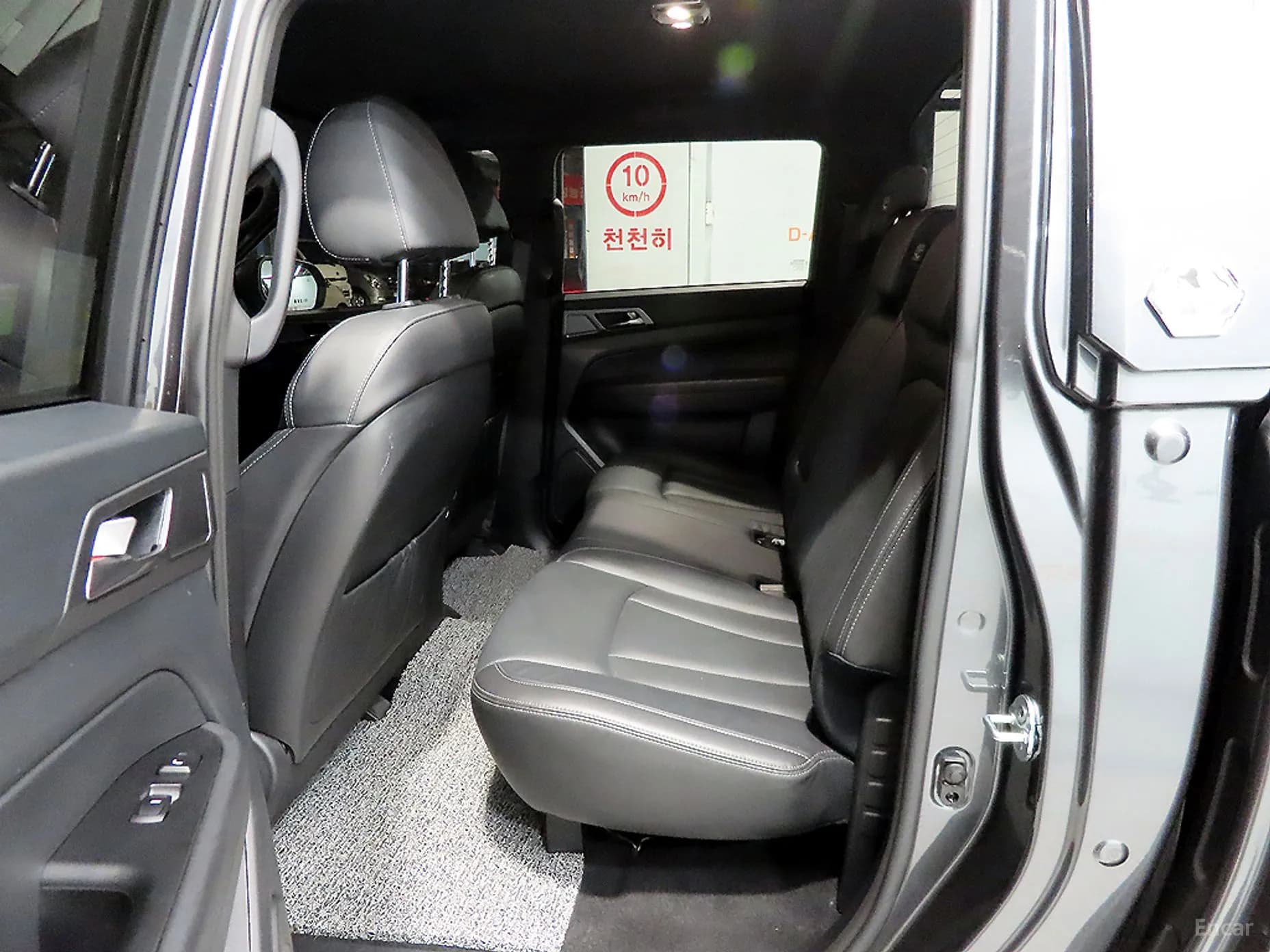 Rexton Sports Khan