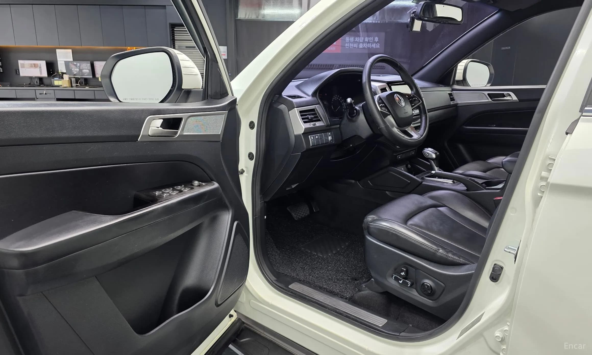 Rexton Sports Khan