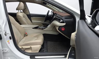 Camry (XV70)