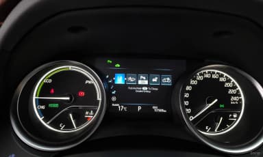 Camry (XV70)