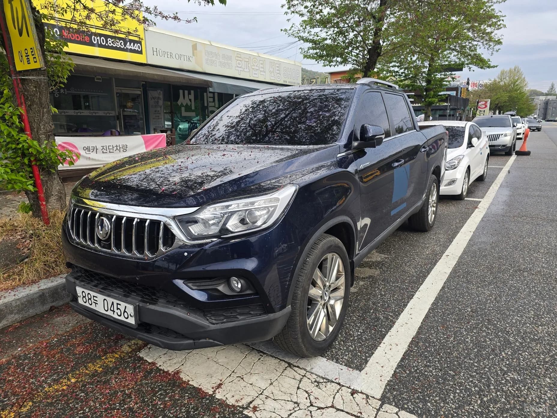 Rexton Sports Khan