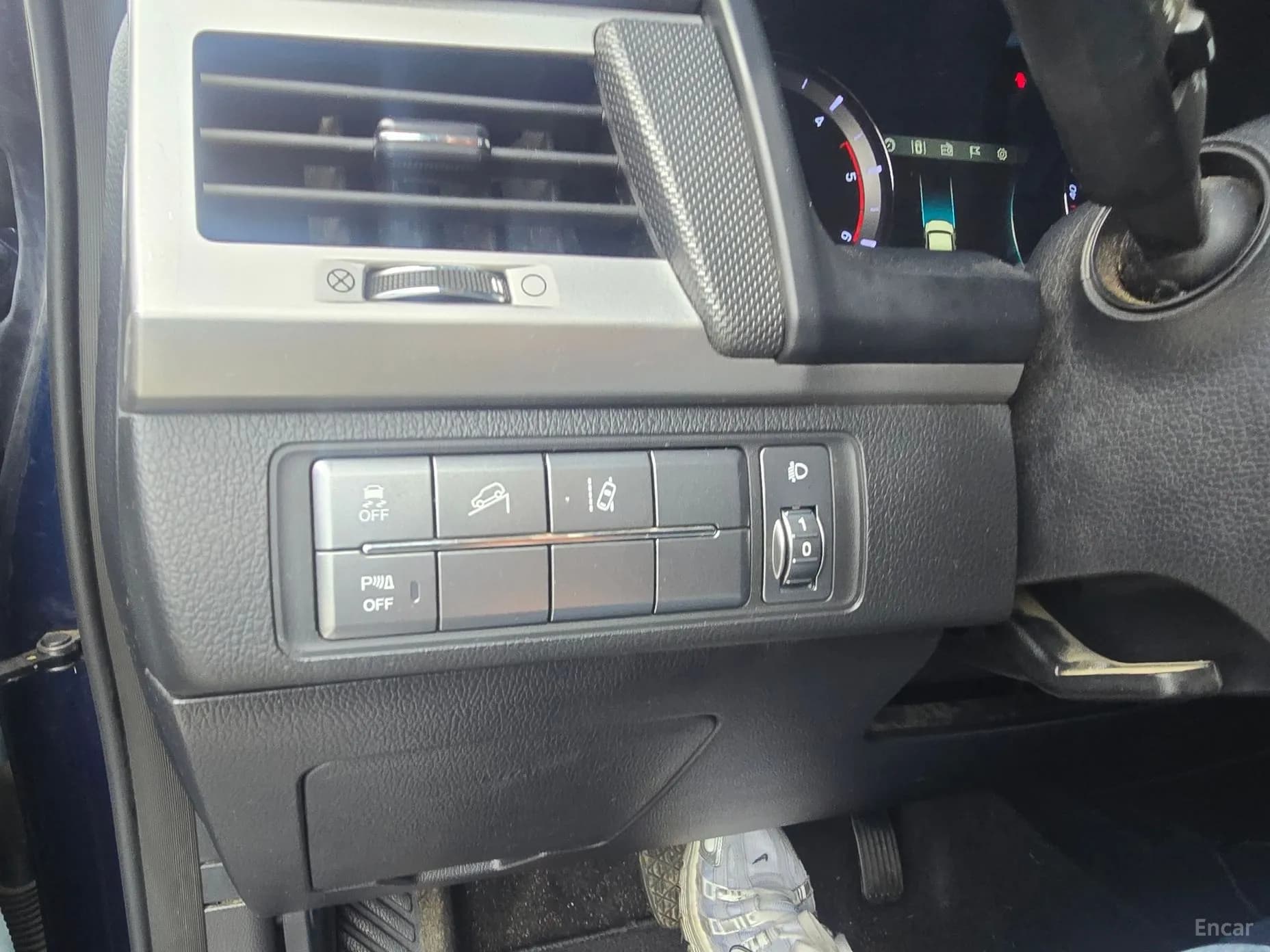 Rexton Sports Khan