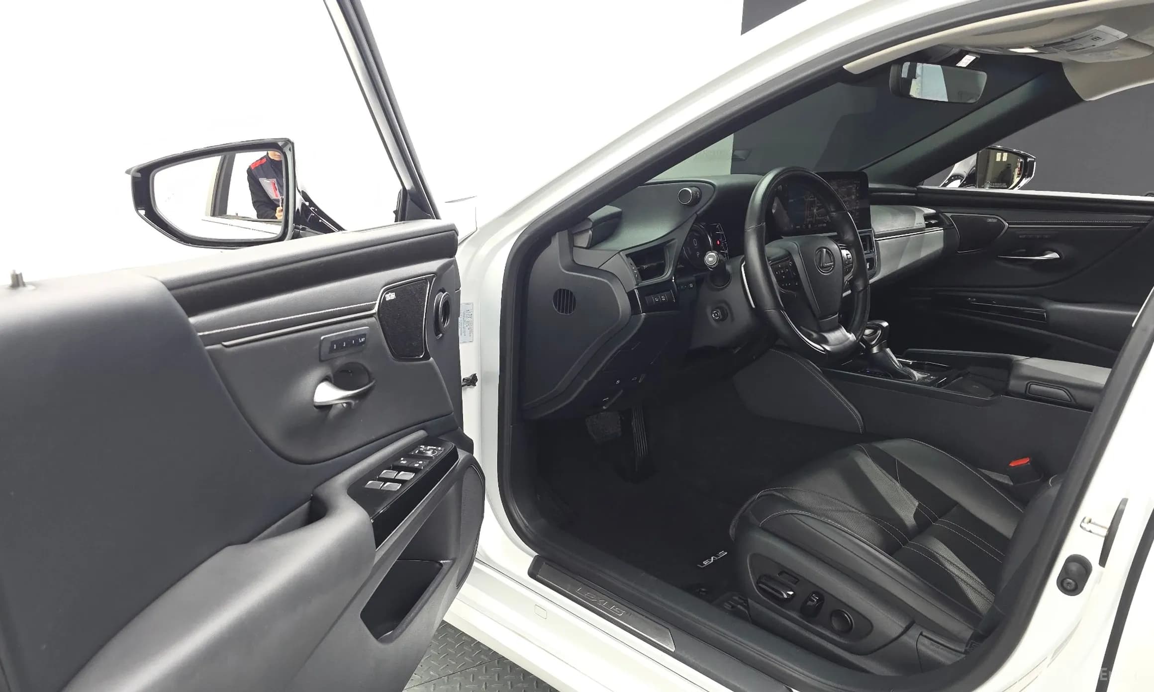 ES300h 7th Generation