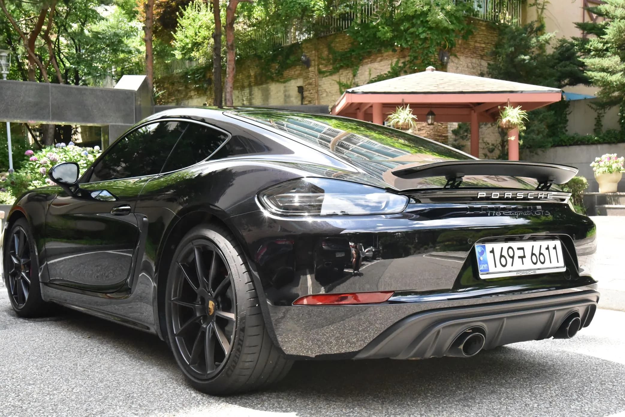 718 Cayman