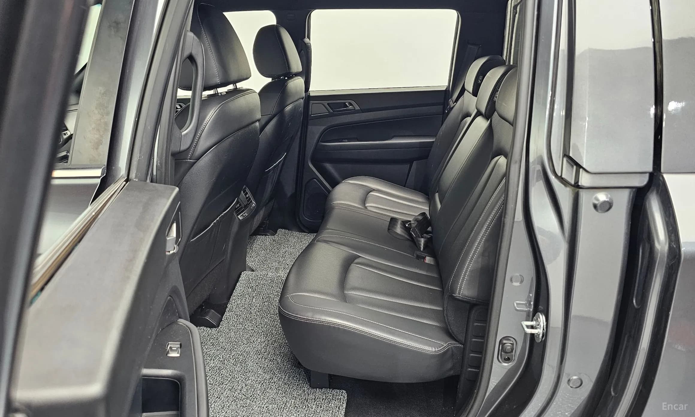 Rexton Sports Khan