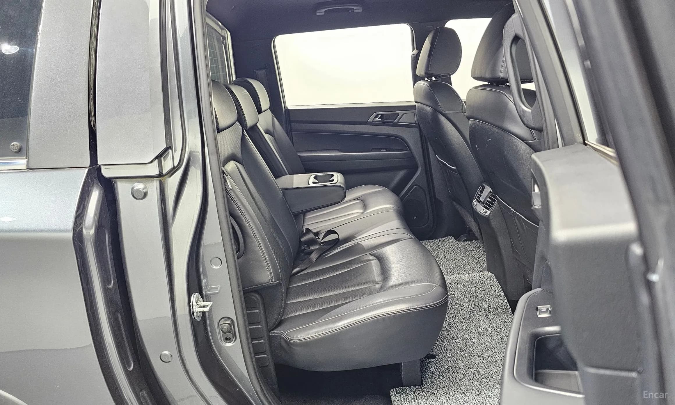 Rexton Sports Khan