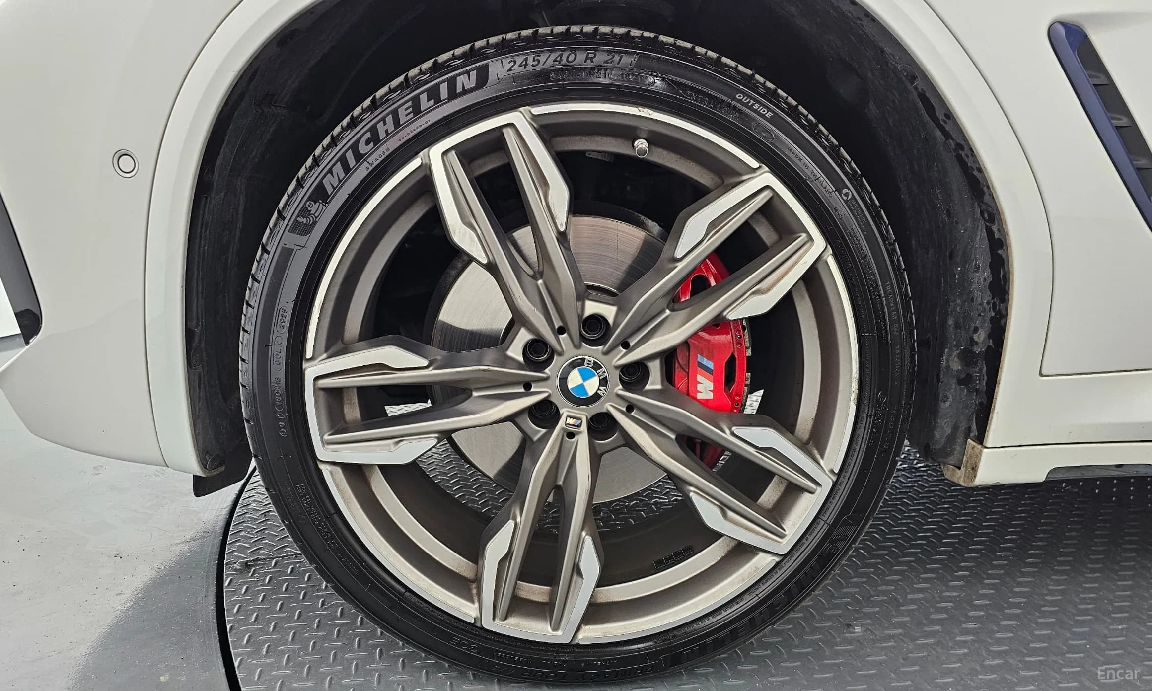 X3 (G01)