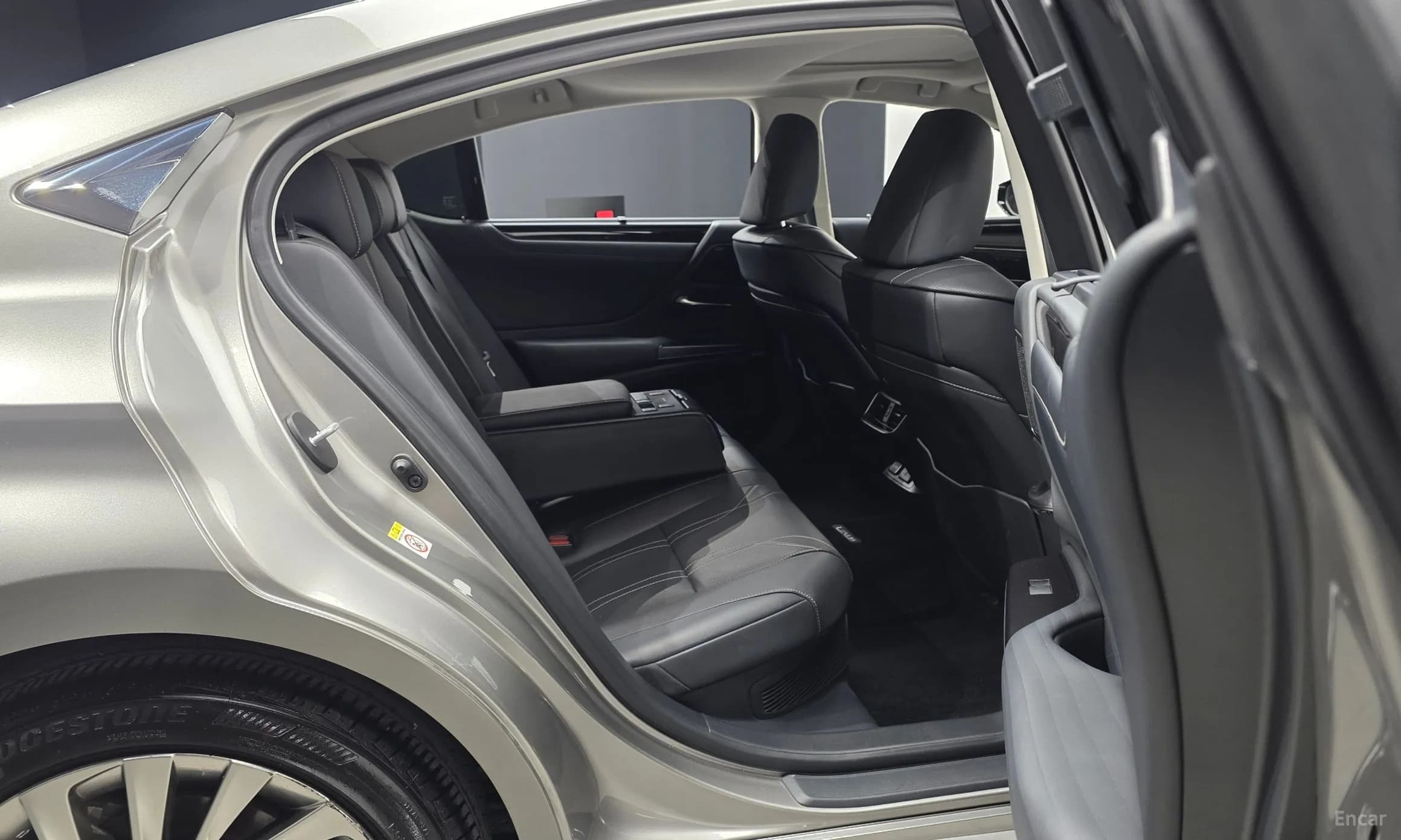 ES300h 7th Generation