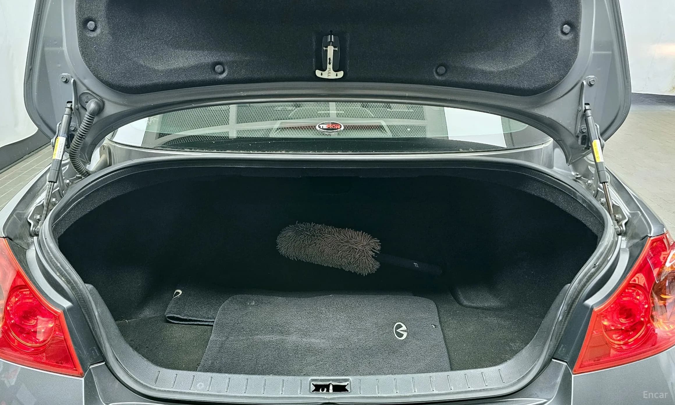 G37