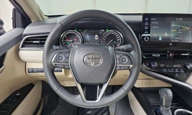 Camry (XV70)