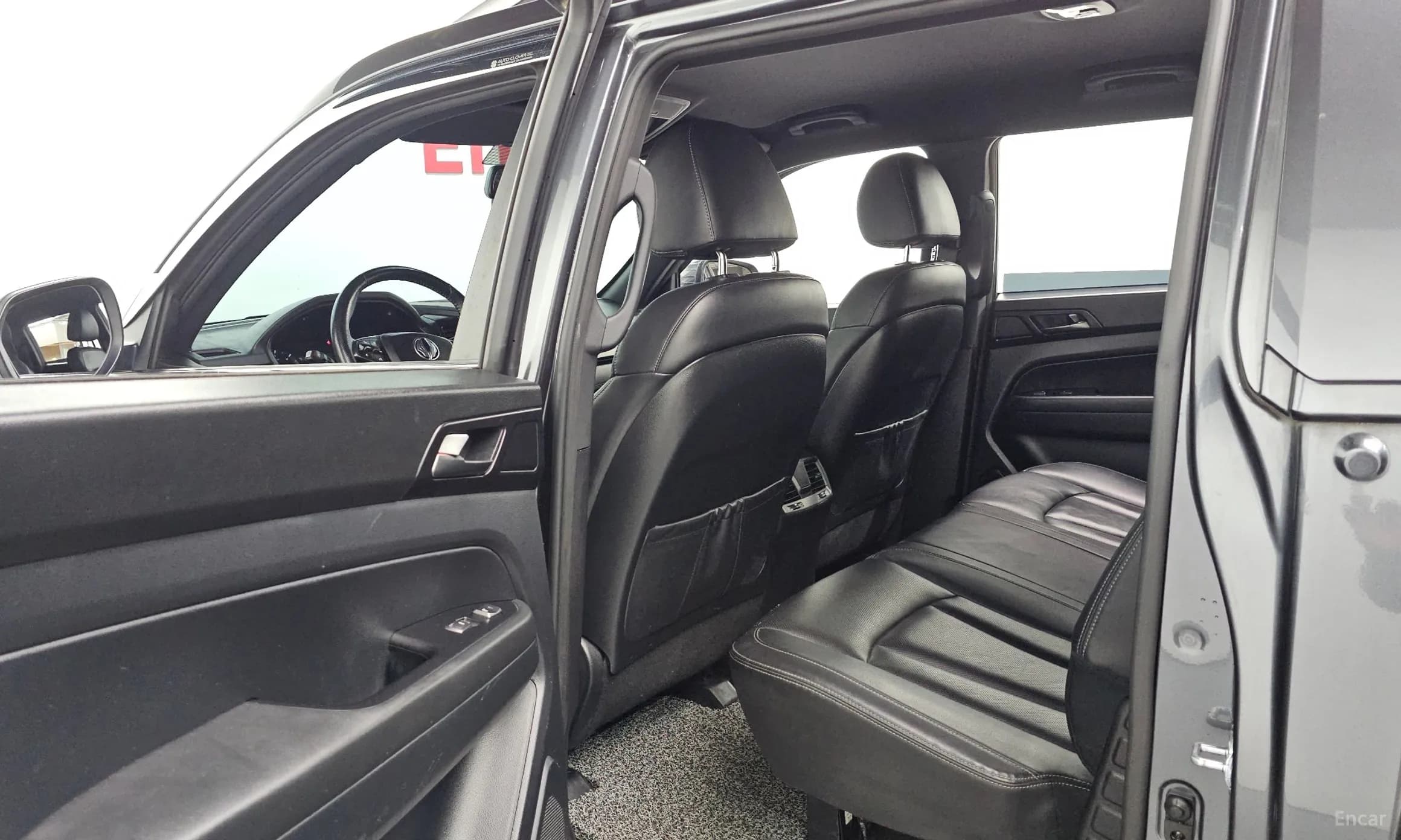 Rexton Sports Khan