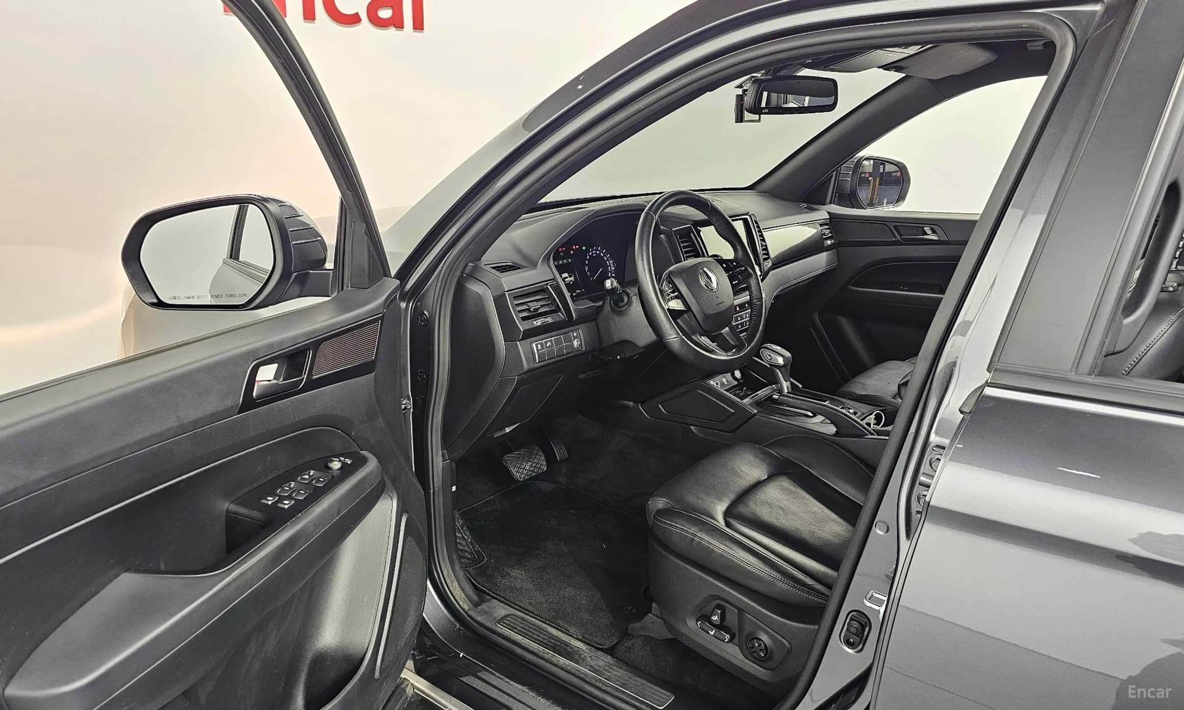 Rexton Sports Khan