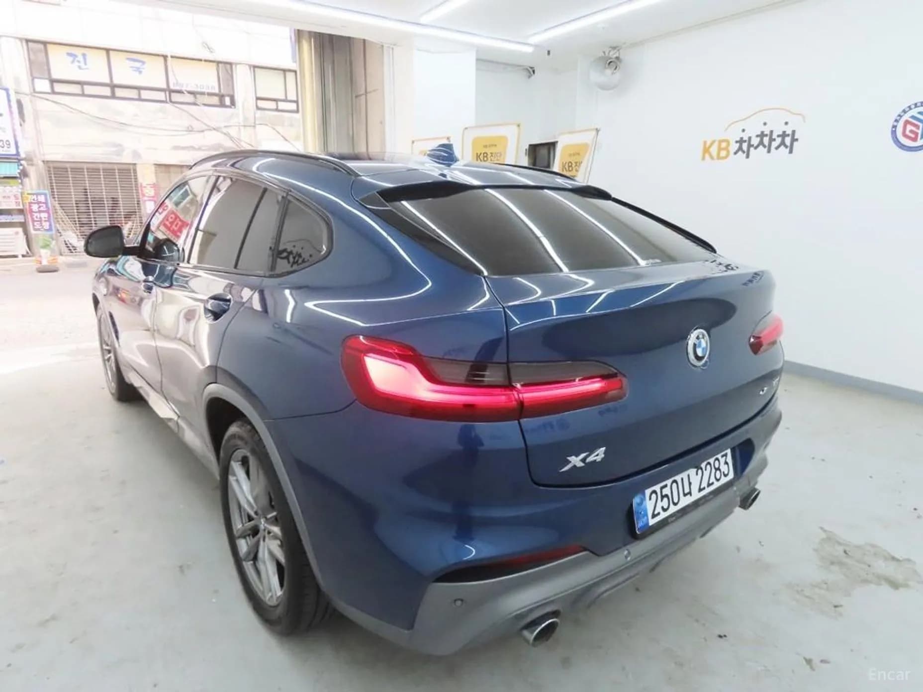 X4 (G02)
