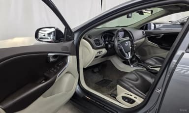 V40 Cross Country