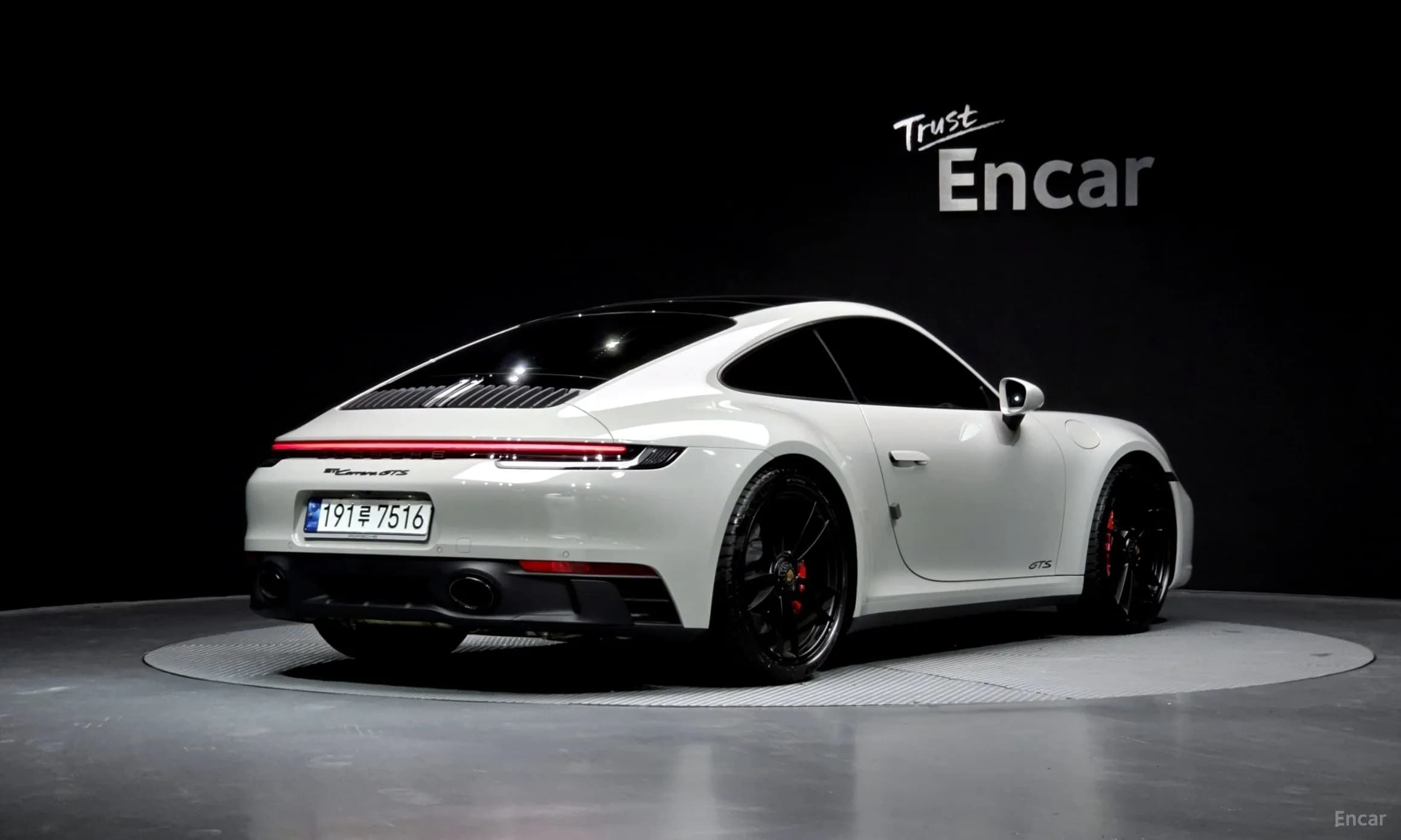 911 (992)
