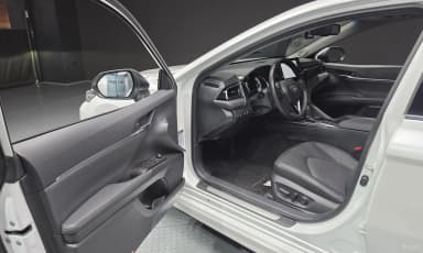 Camry (XV70)