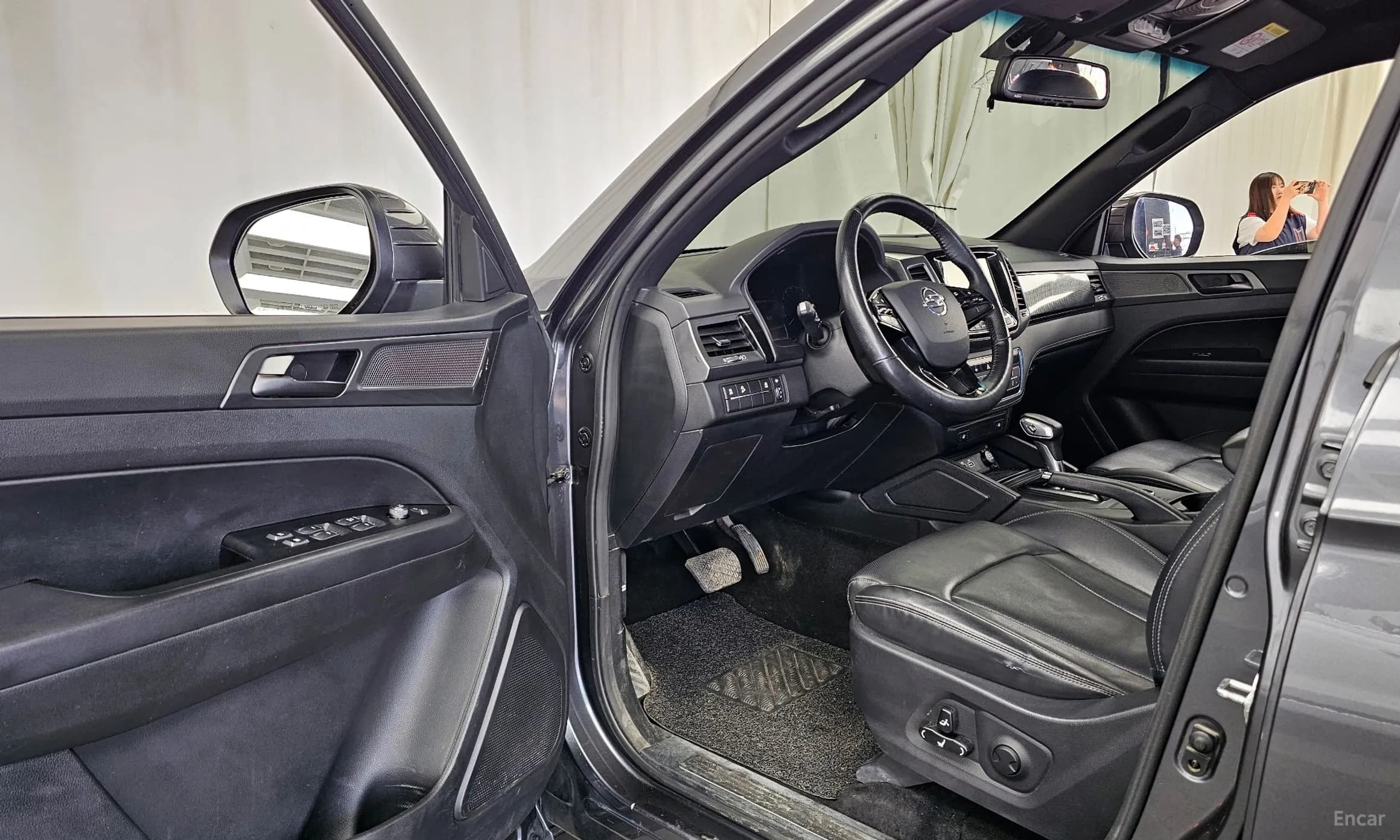 Rexton Sports Khan