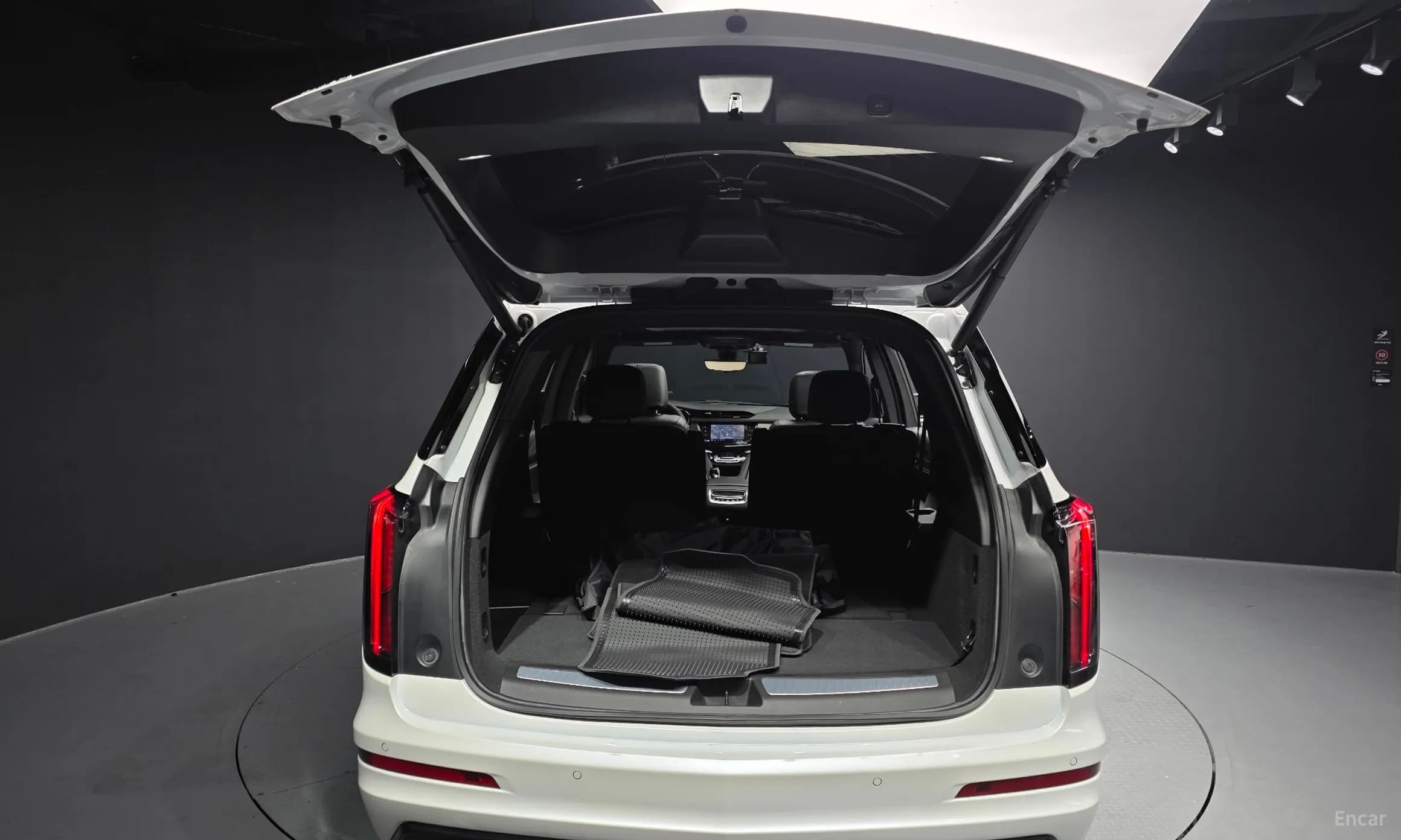 XT6