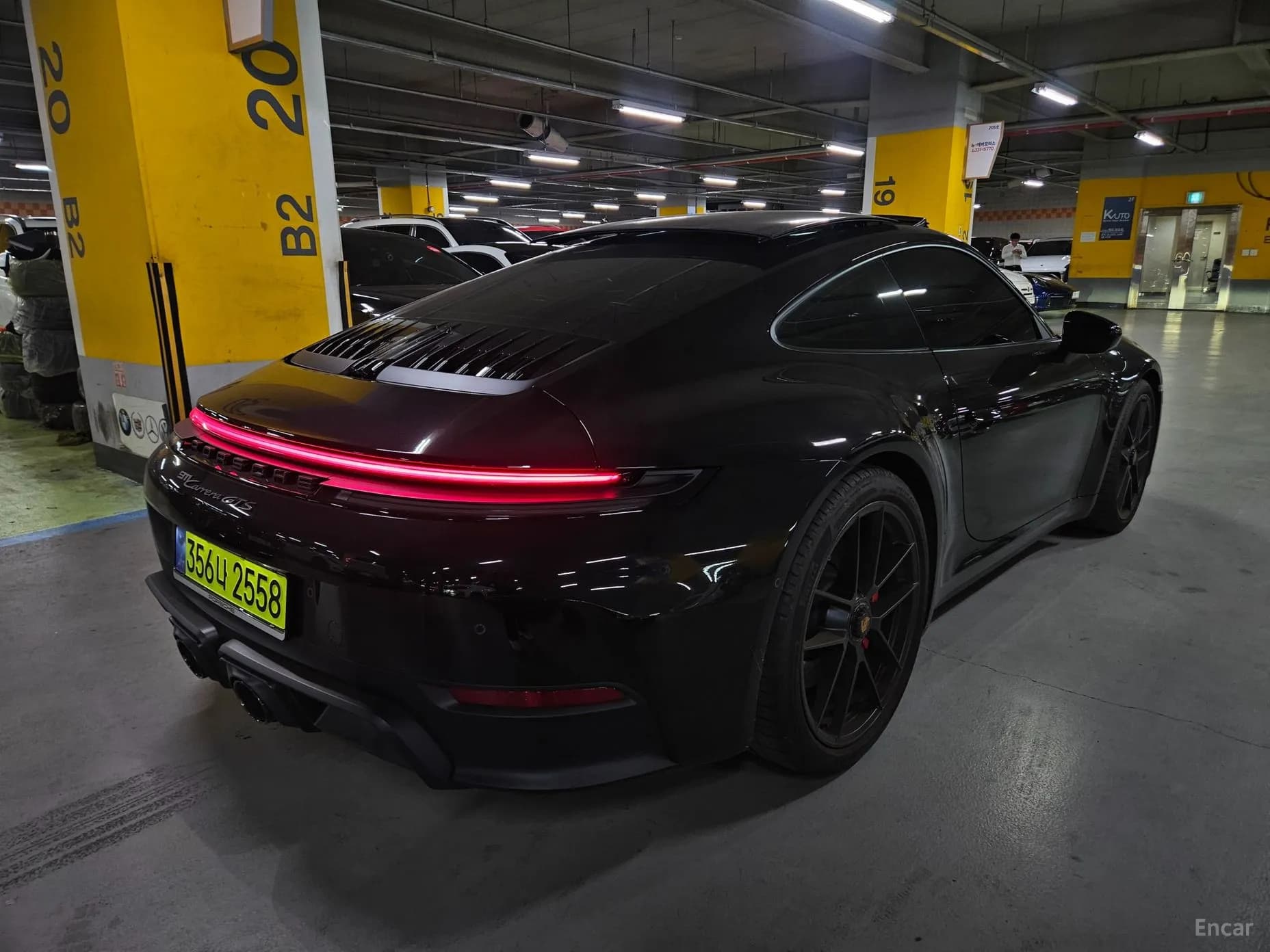 911 (992)