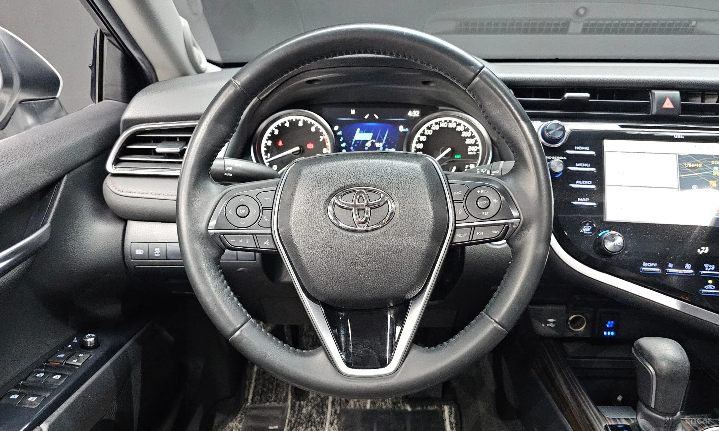 Camry (XV70)