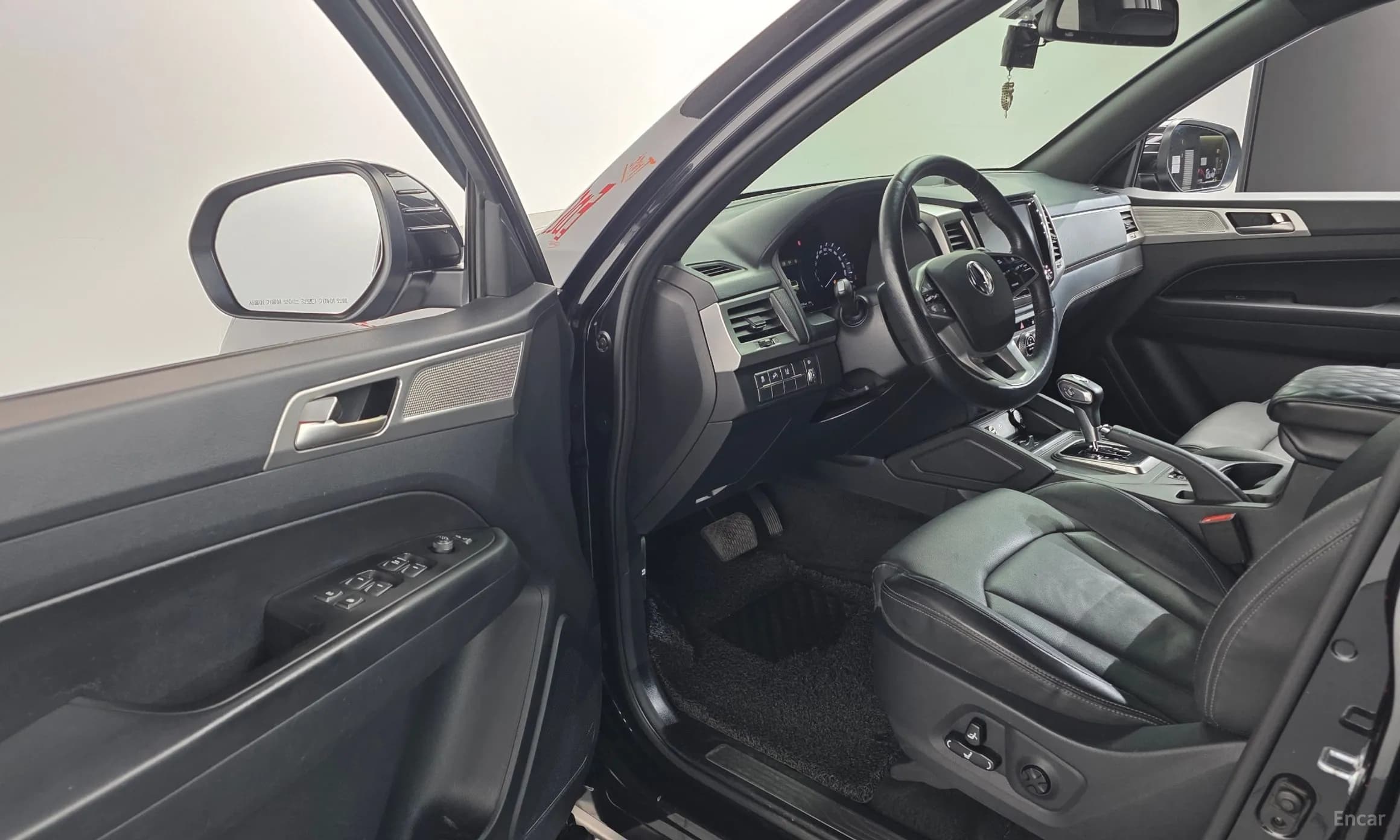 Rexton Sports Khan