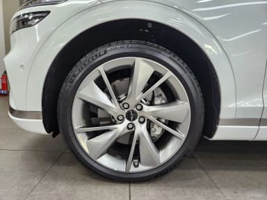 GV70