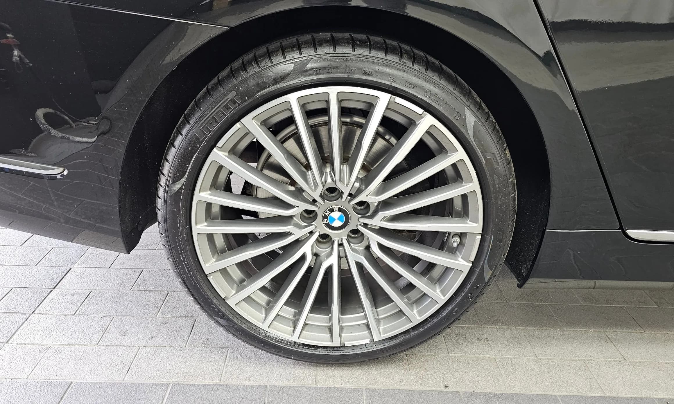 7 Series (G11)