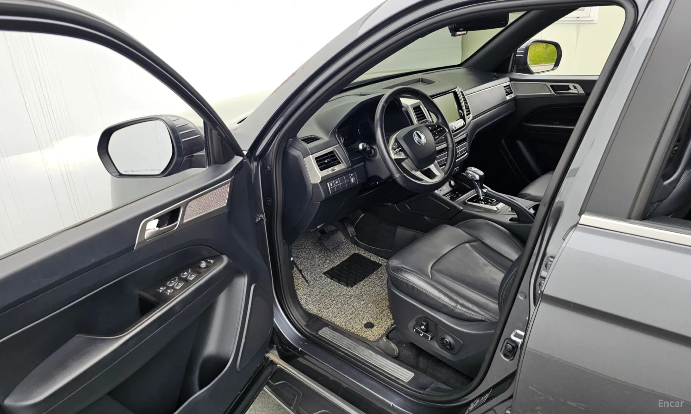 Rexton Sports Khan