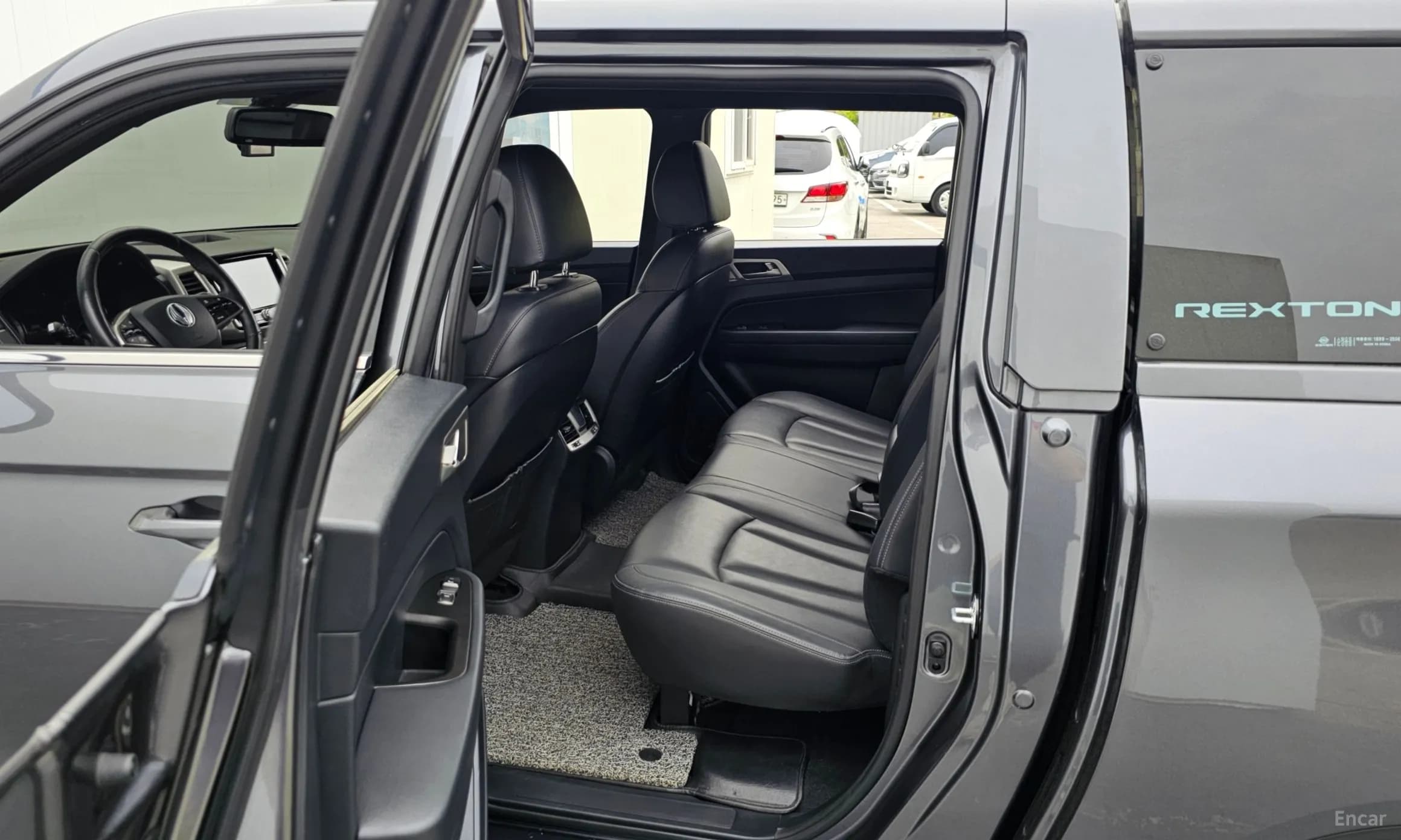 Rexton Sports Khan